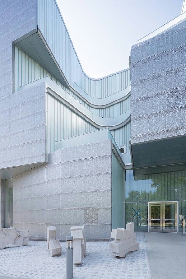 金属目前 金属目前