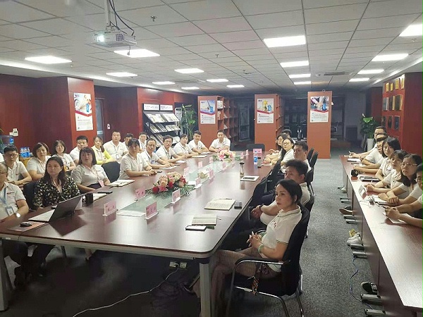 开会全员正 开会全员正